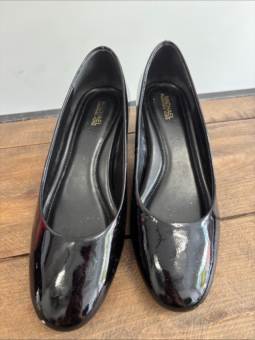 MICHAEL Michael Kors Black Patent Leather Low Block Heel Pumps - Picture 3 of 6